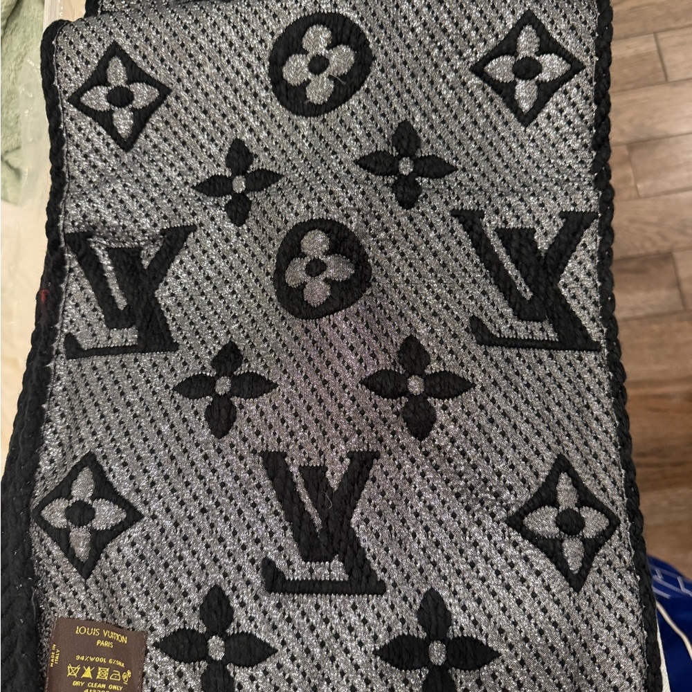 Louis Vuitton Monogram Black and Silver Scarf - Picture 3 of 6